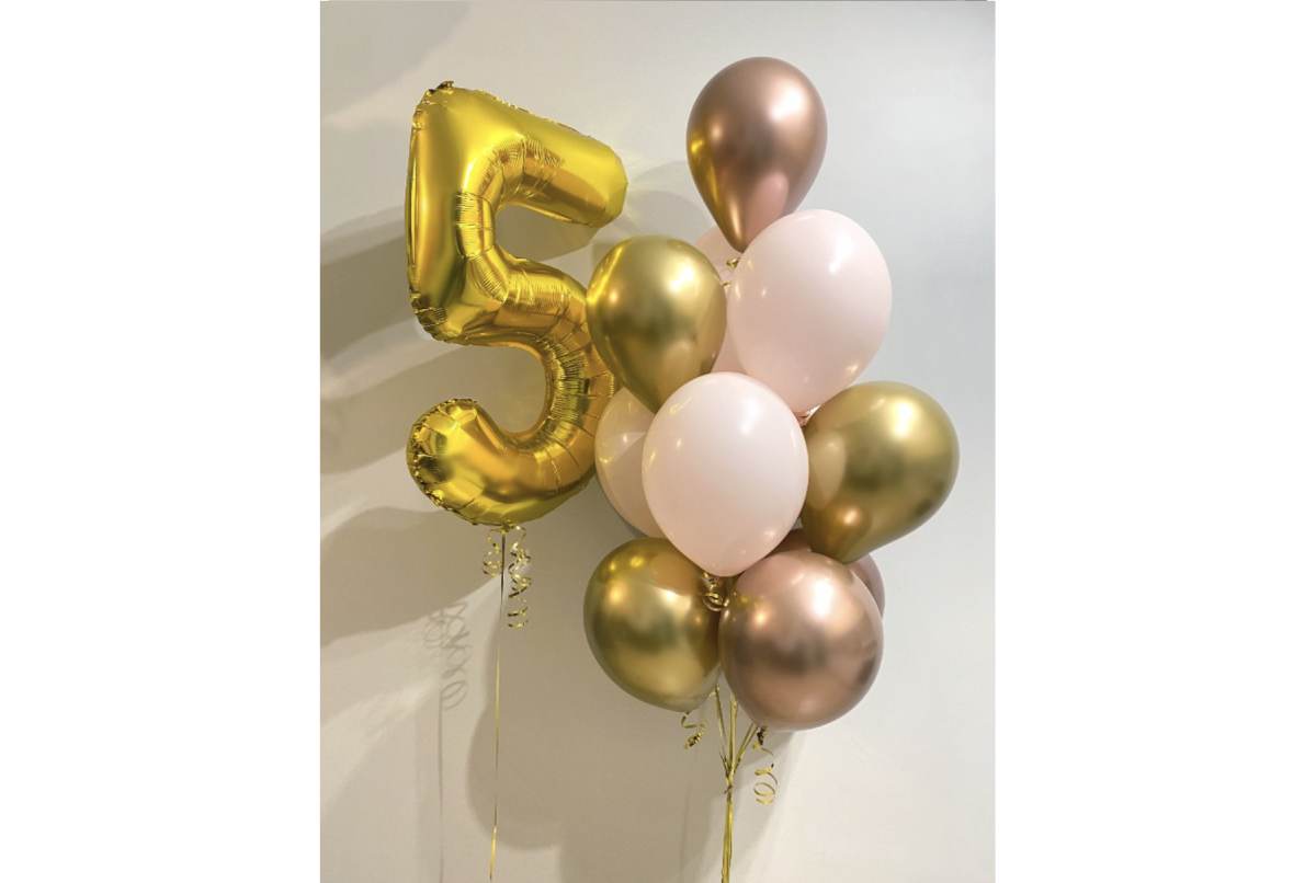 Bukiet balonów urodzinowych z 10 balonów lateksowych oraz cyfrą z helem