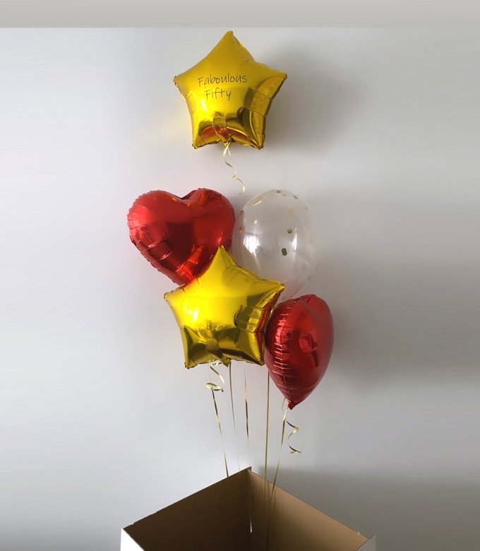 Pudełko z balonami w złoto-czerwonym kolorze