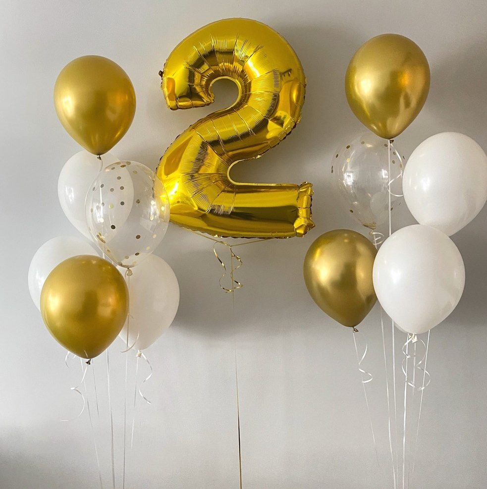 Urodzinowe balony z helem w kolorze złotym i białym