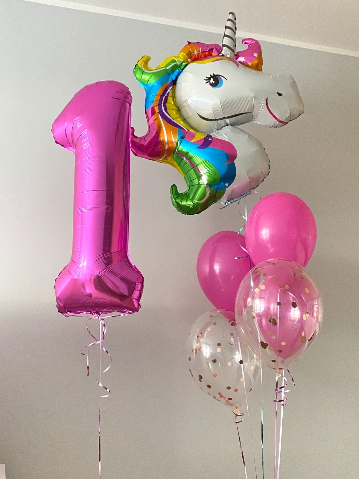 Bukiet balonowy z helem w kolorze malinowym z jednorożcem