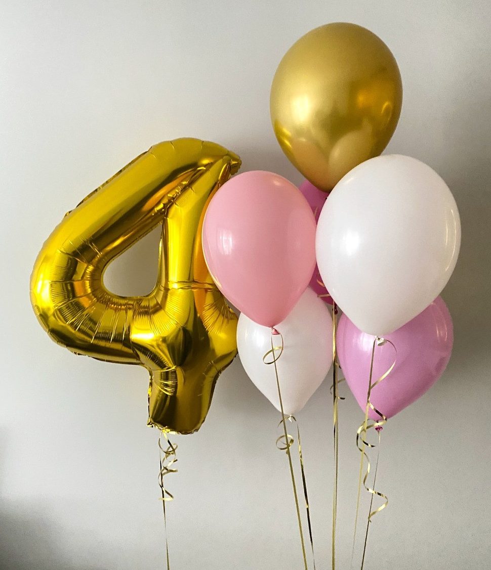 Dekoracja balonów — duża cyfra i balony lateksowe