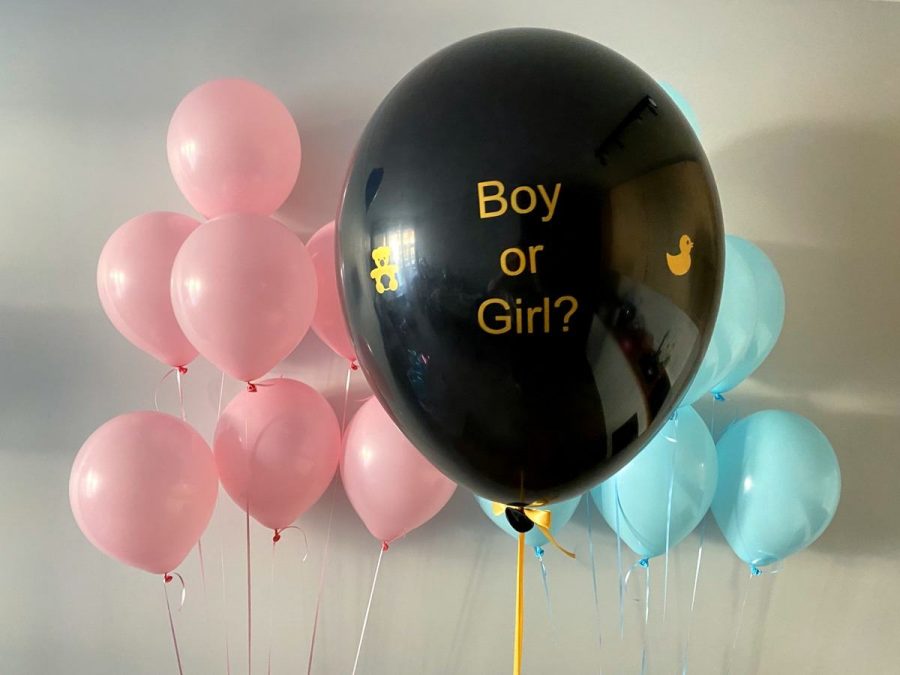 Dekoracje balonowe na Baby shower z dużym balonem czarnym