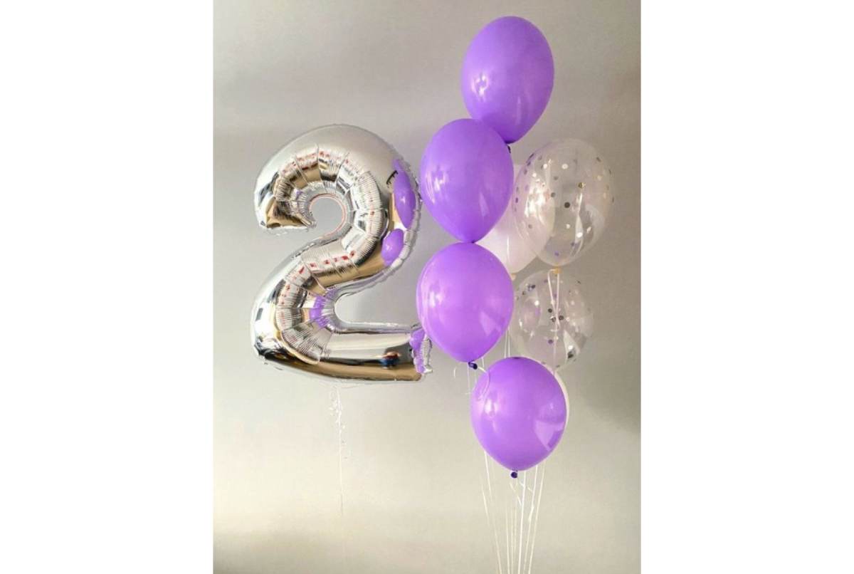 Zestaw balonów w kolorze fioletowym i białym z cyfrą