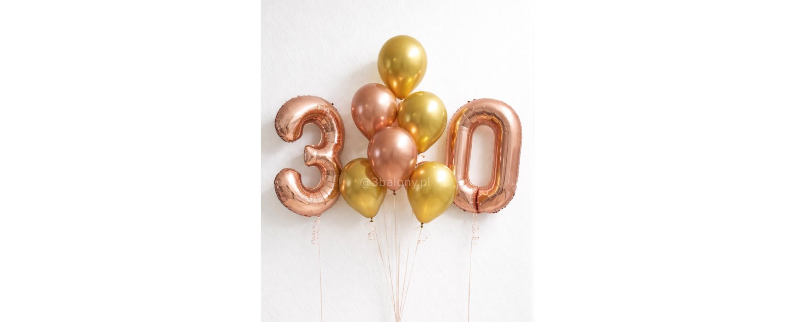 Cyfry 30 w kolorze goldrose z bukietem balonowym