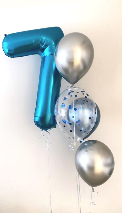 Mały bukiet balonowy z niebieską cyfrą