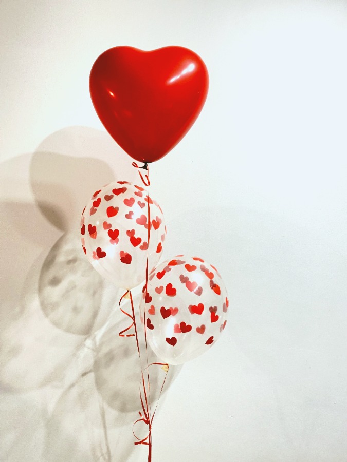 Małe serce z dwoma balonami