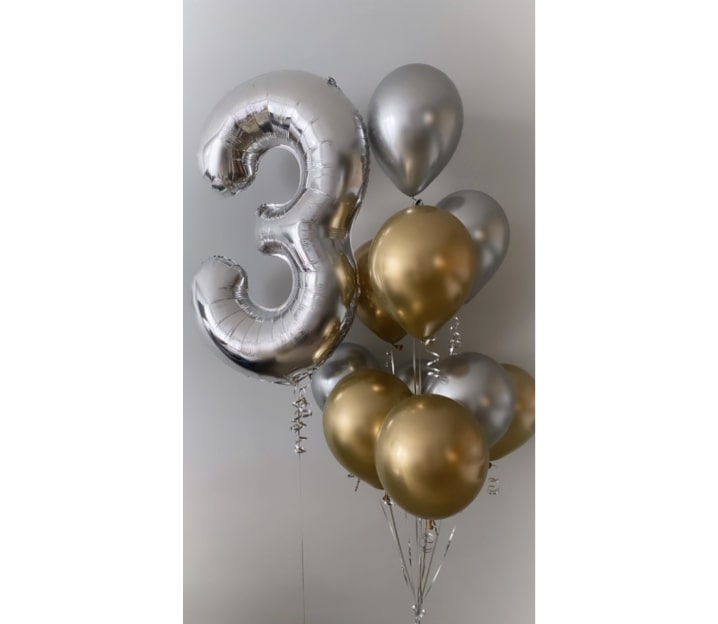 Złoto-srebrny zestaw balonów z cyfrą