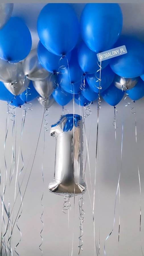 Dekoracje balonowe na roczek w kolorze srebrnym i niebieskim