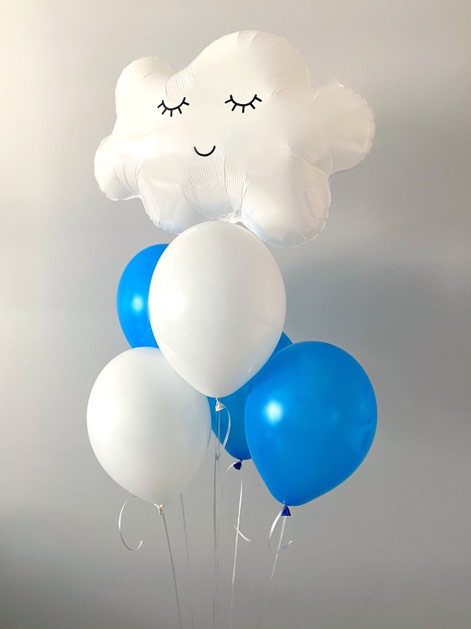 Zestaw balonów z białą chmurką