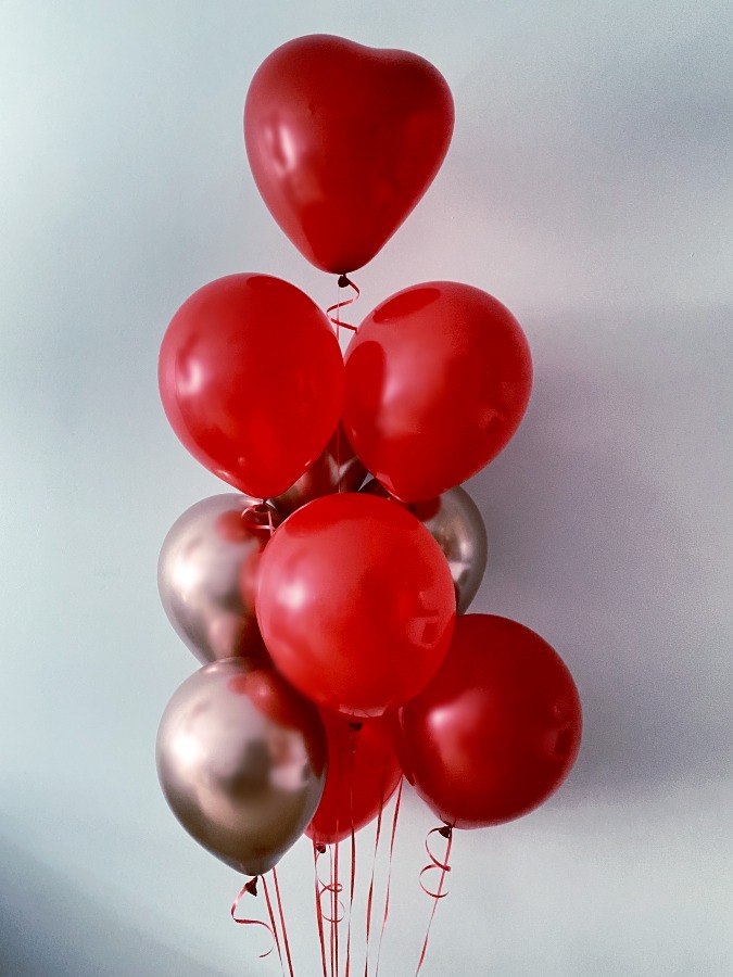 Bukiet balonowy w czerwonym odcieniu z sercem