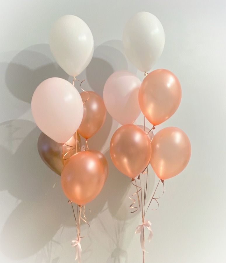Dwa bukiety balonowe w różowym i złotym odcieniu z helem