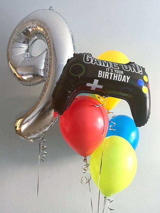 Bukiet balonowy z cyfrą oraz balonem konsolą