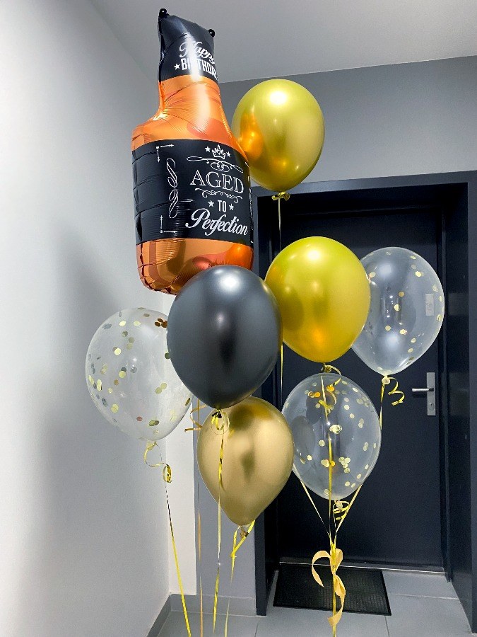 Bukiet balonów z balonem foliowy w formie whisky