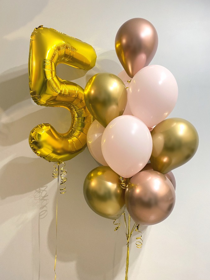 Bukiet urodzinowy z 10 balonów lateksowych oraz cyfrą z helem