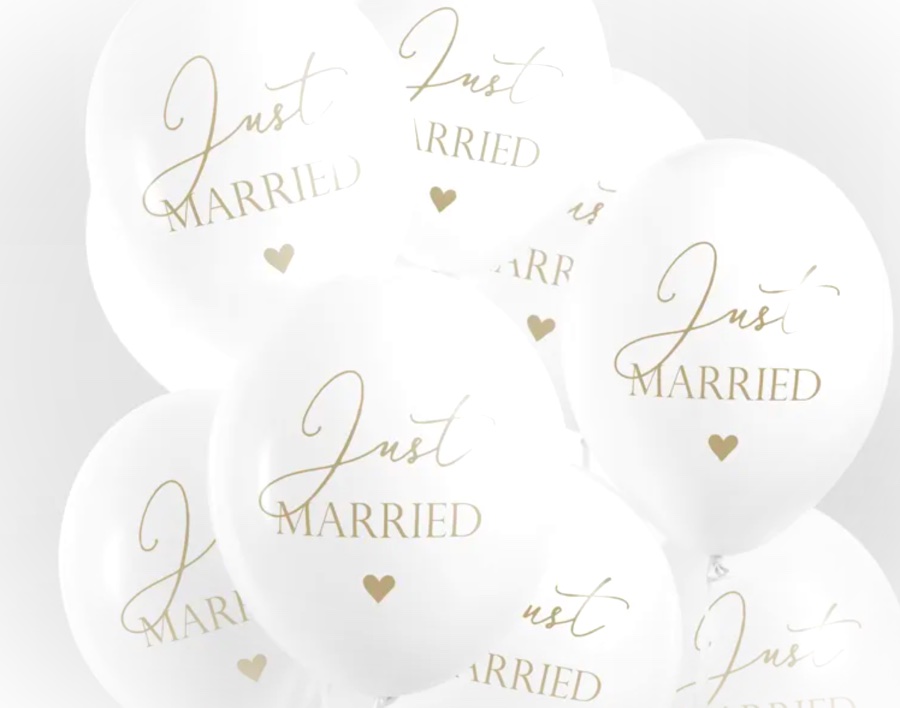 Bukiet z białych balonów z napisem „Just married 🤍”