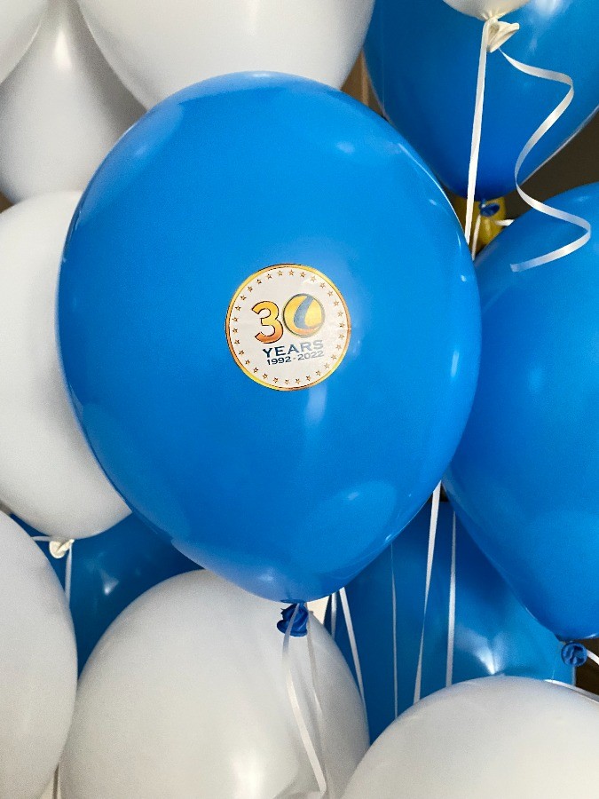 Logo firmy w okrągłej formie na 10 x balonach z helem