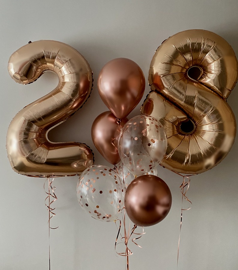 Cyfry 28 w zestawie z balonami