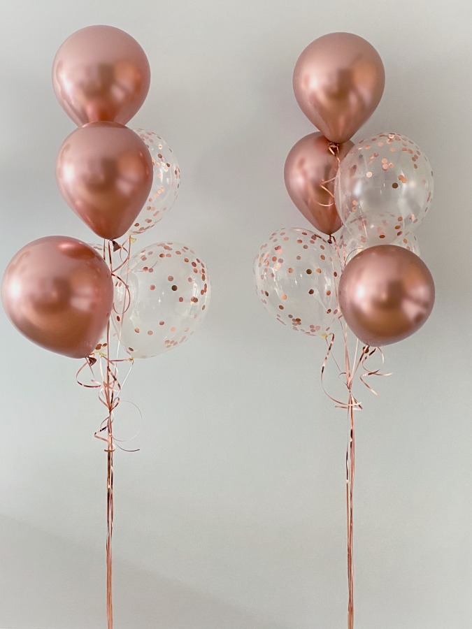 Dekoracje balonowe w różowo złotym kolorze z helem