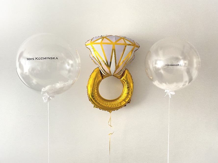 Dwa balony z piórkami oraz balon pierścionek