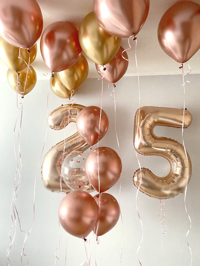 Balony foliowe cyfry 25 z 25 balonami gumowymi