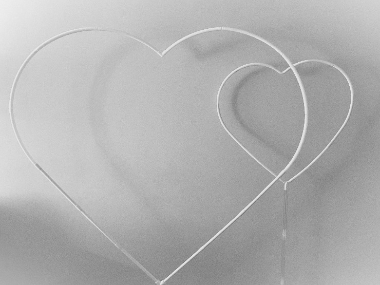 Stojak plastikowy w kształcie serca 160 cm