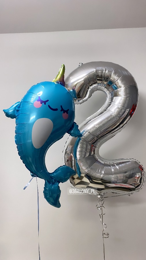 Balon cyfra 2 z balonem Narwal