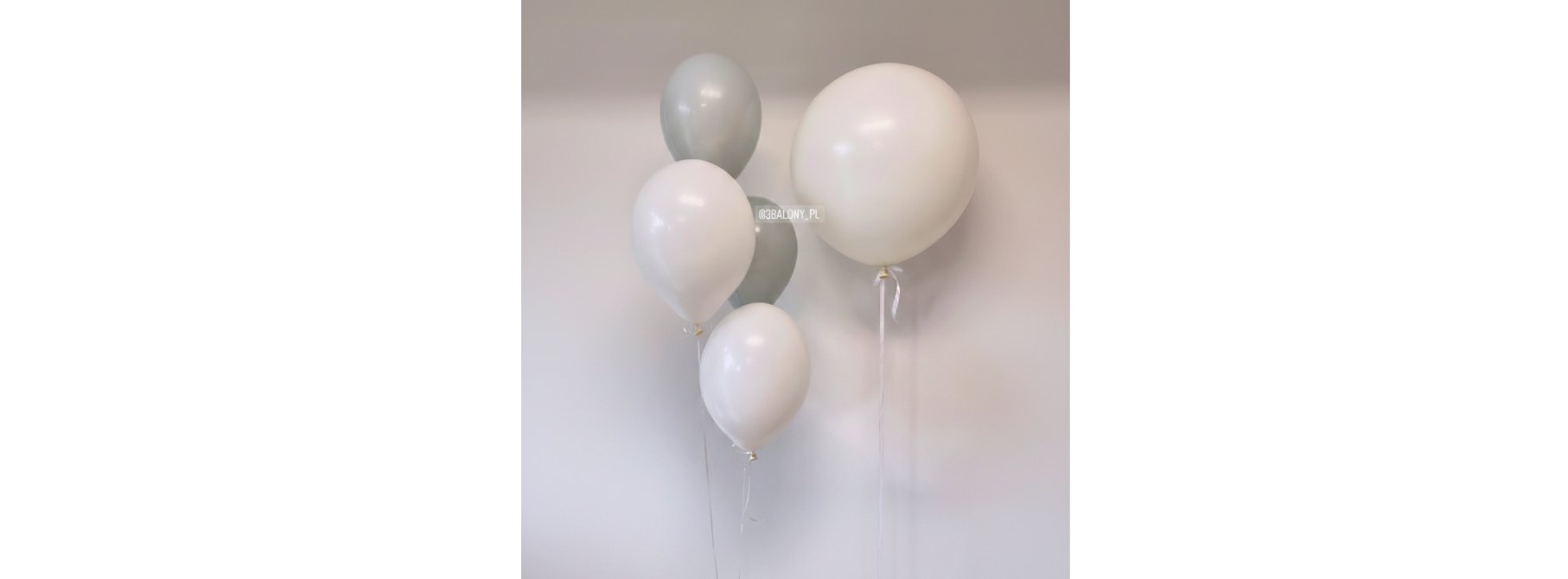 Białe i szare balony w zestawie