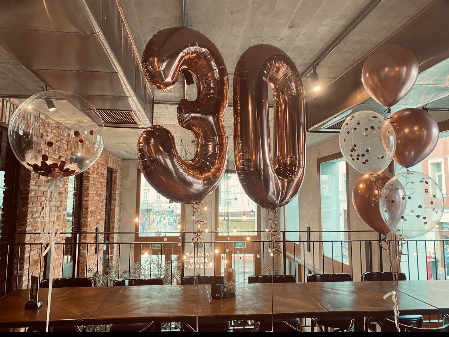 Zestaw balonów na 30 urodziny w kolorze rose gold